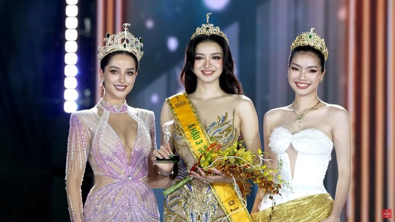 Nhan sắc đời thường mộc mạc của 4 á hậu miss grand vietnam 2025 người bị chê quá lành nữ bác sĩ body bốc lửa khó cưỡng - 17
