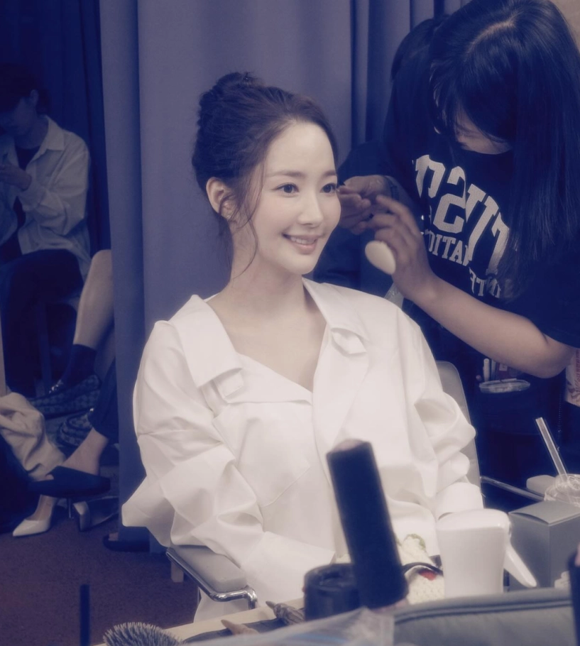 Nhan sắc đóng băng của park min young diện mạo làm say lòng người - 9