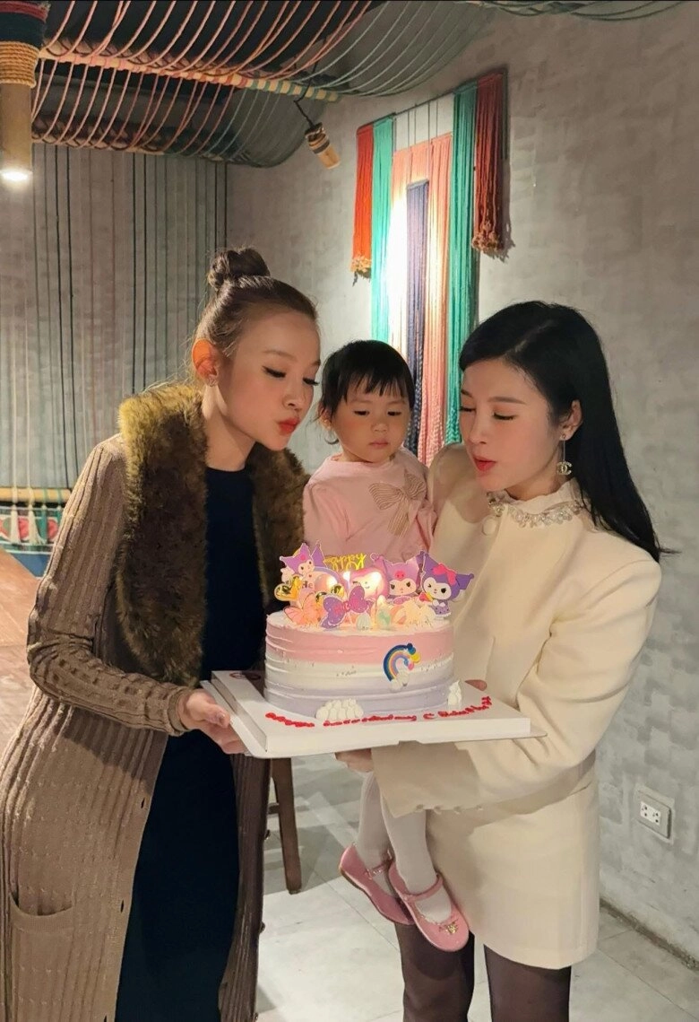 Nhan sắc em gái ruột của phú bà huyền baby giàu có và xinh đẹp không kém chị gái nổi tiếng - 1