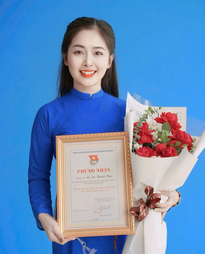 Nhan sắc gây sốt của cô giáo thái nguyên vừa được vinh danh giáo viên trẻ tiêu biểu - 1