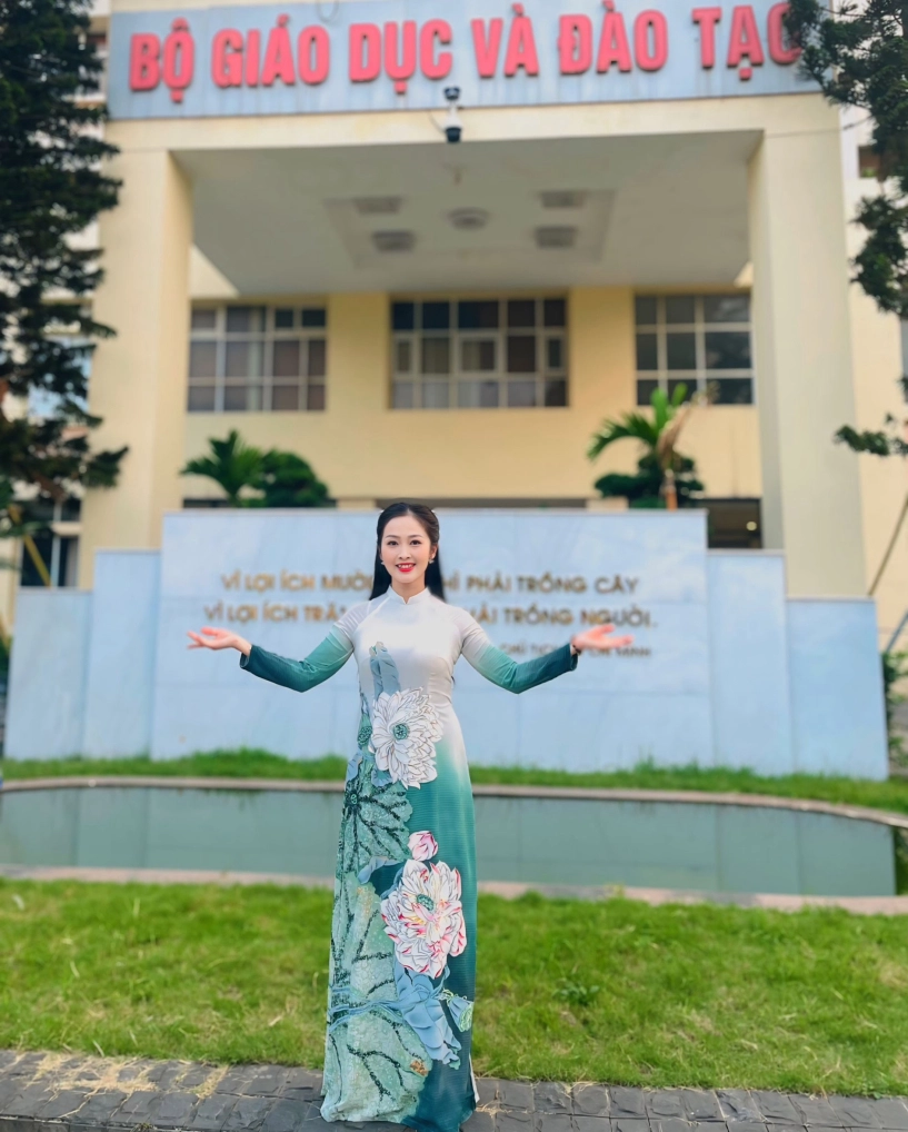 Nhan sắc gây sốt của cô giáo thái nguyên vừa được vinh danh giáo viên trẻ tiêu biểu - 7