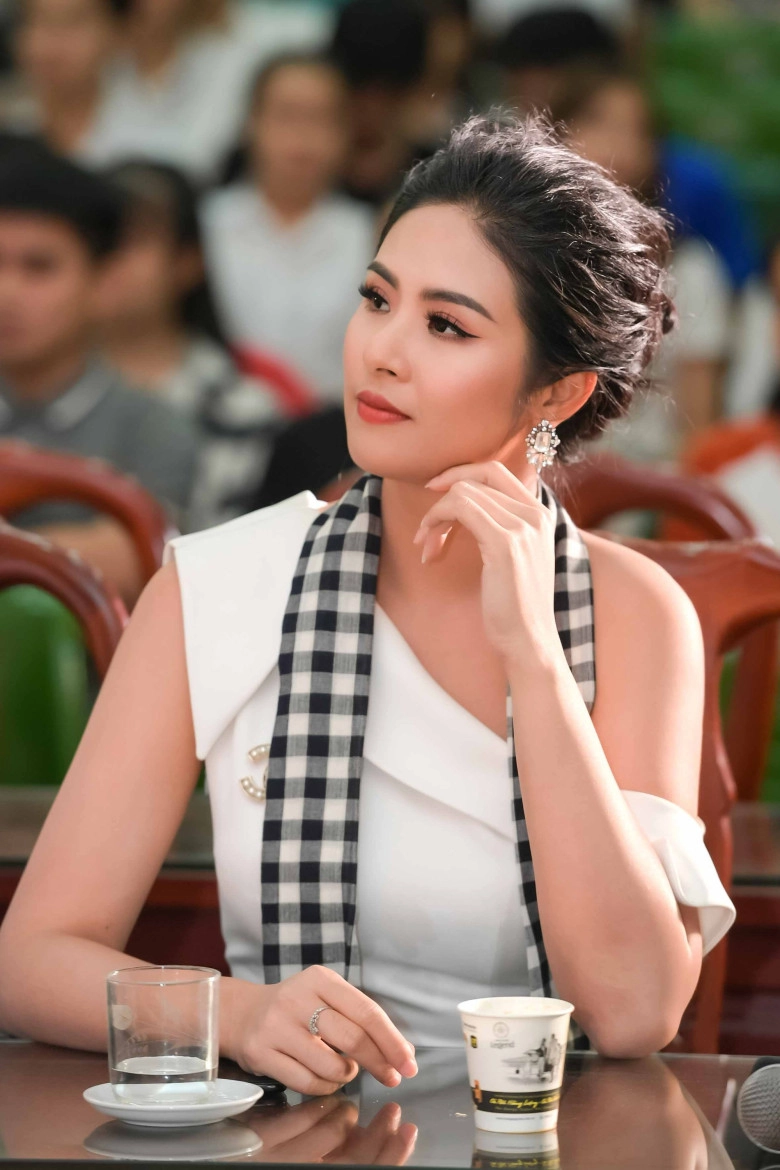 Nhan sắc hai nàng hậu sinh năm 1989 đẹp nhất làng hương sắc việt có người ở ẩn nơi xứ người - 5