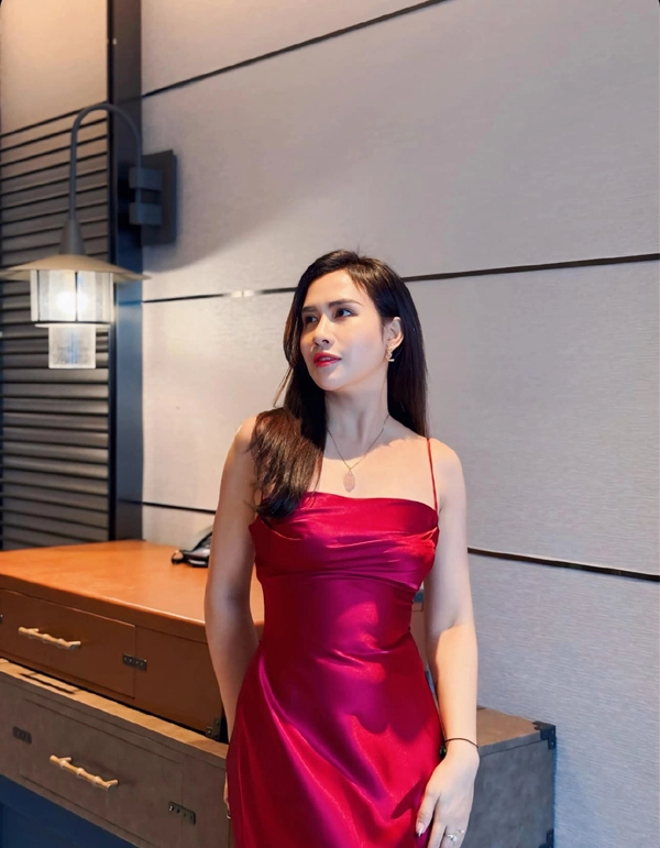 Nhan sắc nữ diễn viên mang quân hàm thiếu tá công an vừa đối đầu với phương oanh trong gió ngang khoảng trời xanh - 6