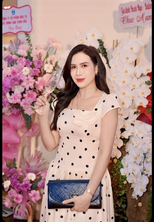 Nhan sắc nữ diễn viên mang quân hàm thiếu tá công an vừa đối đầu với phương oanh trong gió ngang khoảng trời xanh - 8