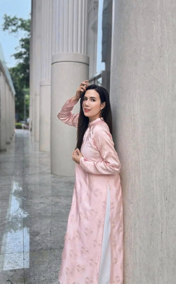 Nhan sắc nữ diễn viên mang quân hàm thiếu tá công an vừa đối đầu với phương oanh trong gió ngang khoảng trời xanh - 9