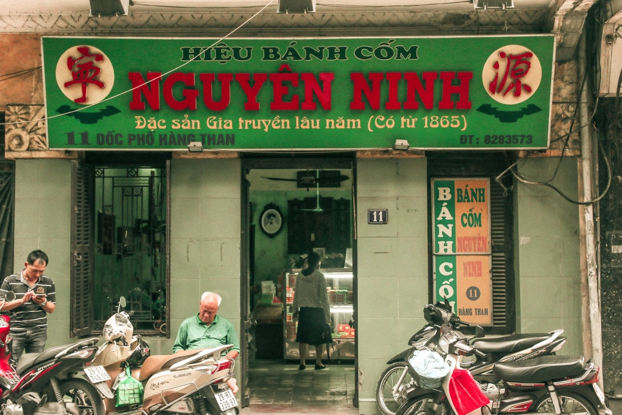 Nhóm anh tài chông gai thưởng thức món ngon trứ danh tại hà nội hoá ra là địa điểm gần 30 năm tuổi luôn chật kín khách - 3