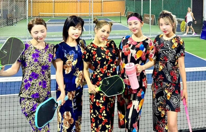 Những cặp đôi bị đồn hẹn hò trên sân pickleball xoài non - gil lê dính nhau không rời quỳnh kool bị chê làm lố - 6