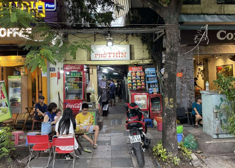 Những hàng quán bình dân quanh hàm cá mập - 1