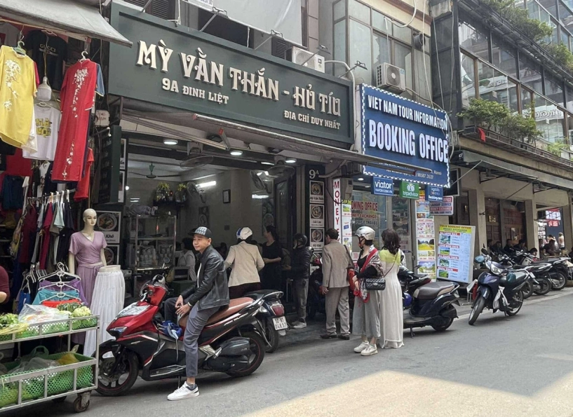 Những hàng quán bình dân quanh hàm cá mập - 7
