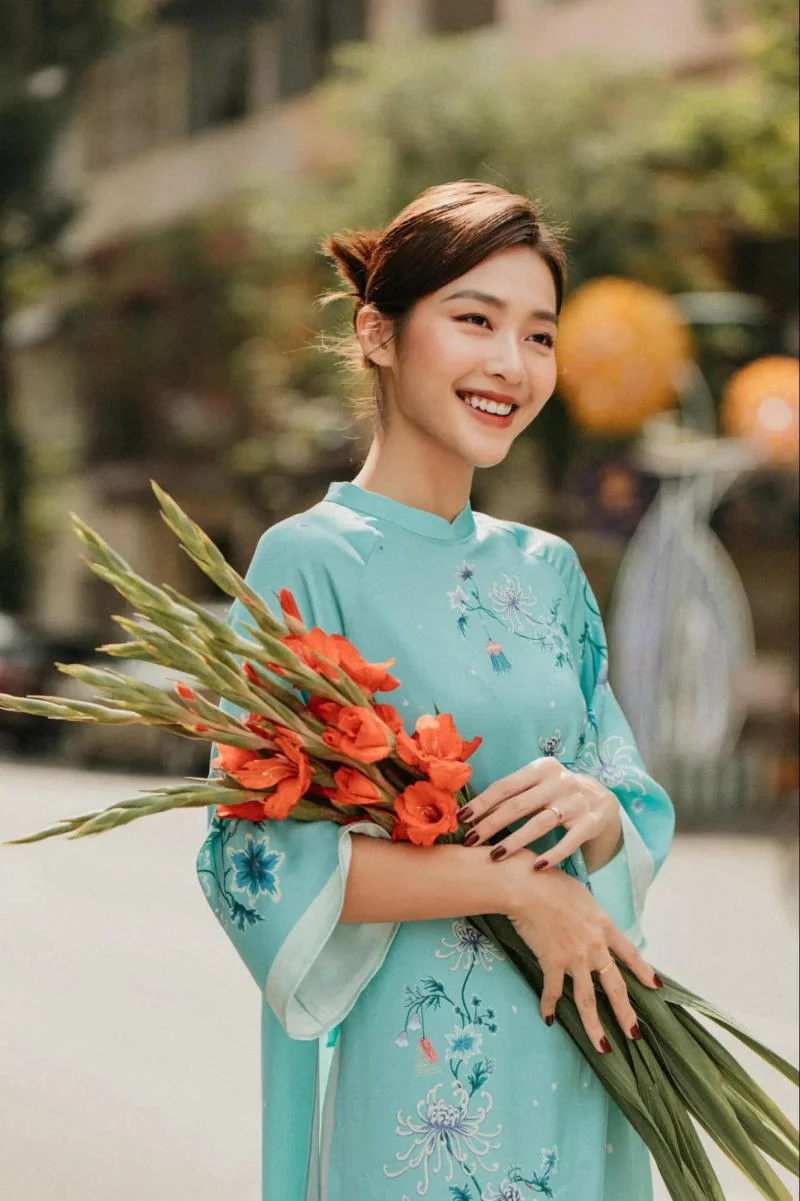 Những kiểu tóc búi sinh ra là để diện áo dài giúp chị em thăng hạng nhan sắc dịp tết 2025 - 7