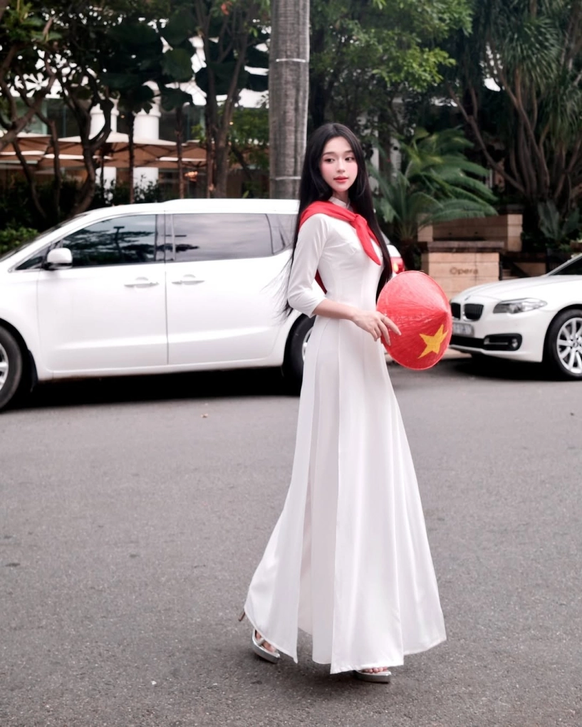 Những mỹ nhân việt trong tà áo dài trắng chào mừng 29 - 4