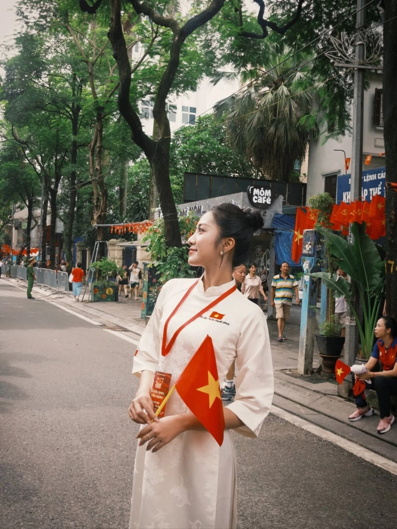Những mỹ nhân việt trong tà áo dài trắng chào mừng 29 - 5