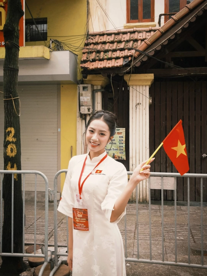 Những mỹ nhân việt trong tà áo dài trắng chào mừng 29 - 7