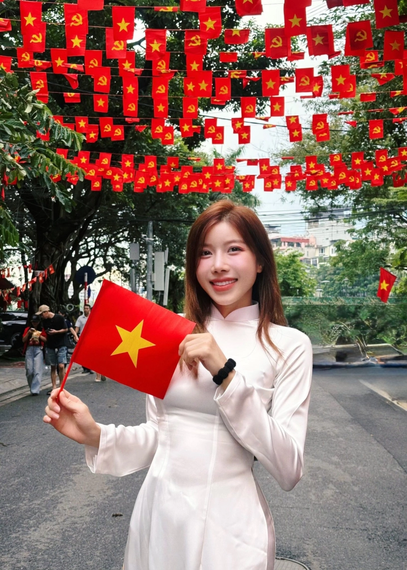 Những mỹ nhân việt trong tà áo dài trắng chào mừng 29 - 8