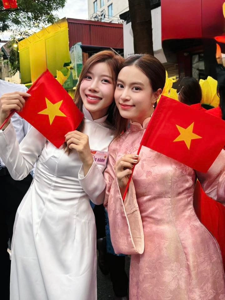 Những mỹ nhân việt trong tà áo dài trắng chào mừng 29 - 9