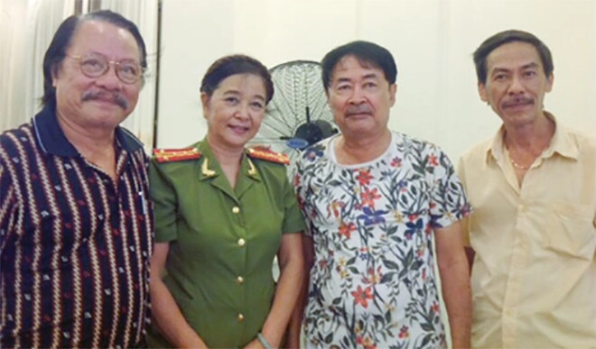 ni cô huyền trang người đẹp phố cổ lấy nhà toán học nhờ mai mối mang quân hàm đại tá sống viên mãn - 8