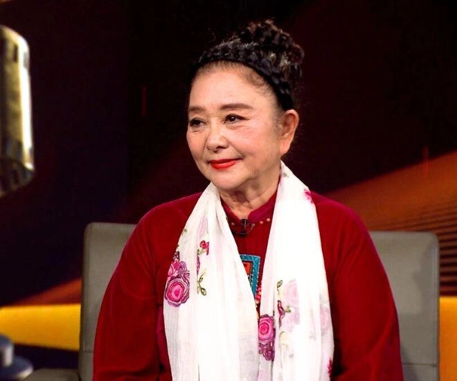 ni cô huyền trang từng giữ chức phó giám đốc điện ảnh công an phải bế con đi nhờ máy bay quân sự từ bắc vào nam - 1