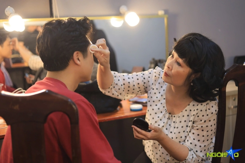 Nsnd hồng vân make up cho con trai - 1