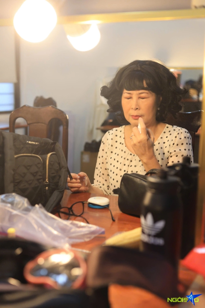Nsnd hồng vân make up cho con trai - 3