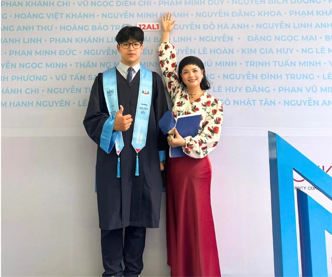 Nsnd mang hàm đại tá khoe con trai đỗ đại học luật hà nội quý tử trên 1m8 điển trai nhờ gen bố là nsưt - 1