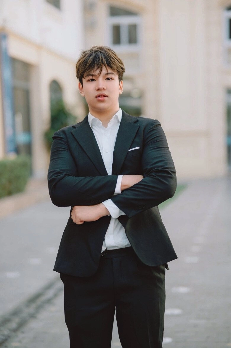 Nsnd mang hàm đại tá khoe con trai đỗ đại học luật hà nội quý tử trên 1m8 điển trai nhờ gen bố là nsưt - 2