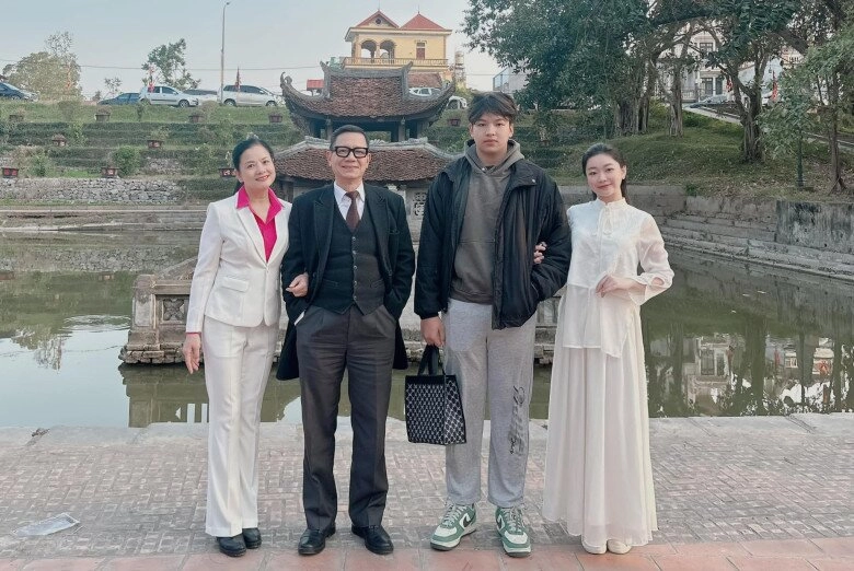 Nsnd mang hàm đại tá khoe con trai đỗ đại học luật hà nội quý tử trên 1m8 điển trai nhờ gen bố là nsưt - 9
