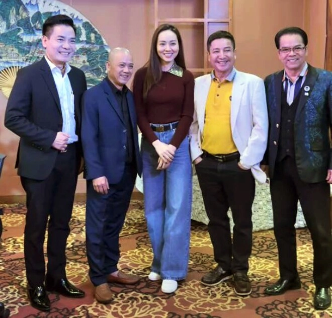 Nsnd trần nhượng đứng cạnh trông trẻ hơn con trai đại gia phong độ ngời ngời không nhìn ra là ông nội ngoài 70 - 2