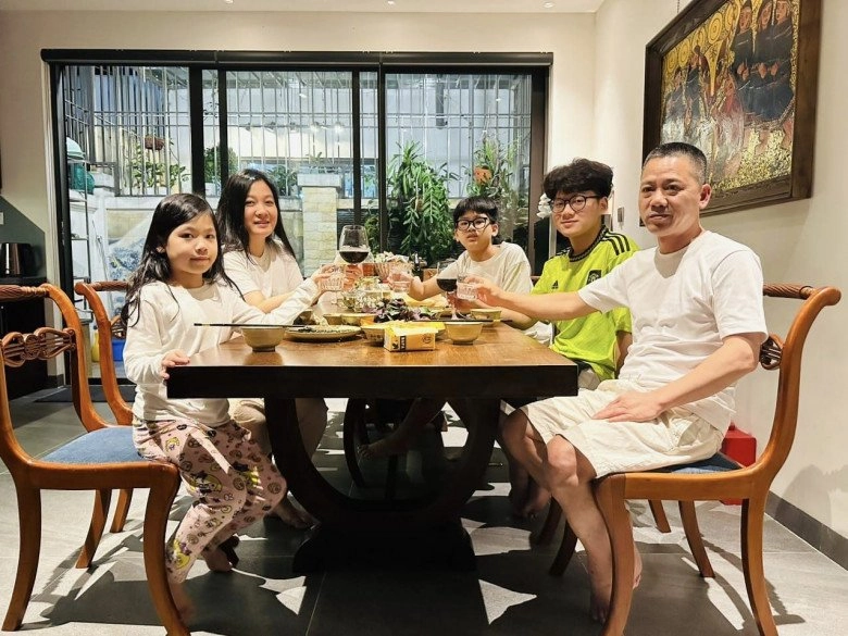 Nsnd trần nhượng đứng cạnh trông trẻ hơn con trai đại gia phong độ ngời ngời không nhìn ra là ông nội ngoài 70 - 9