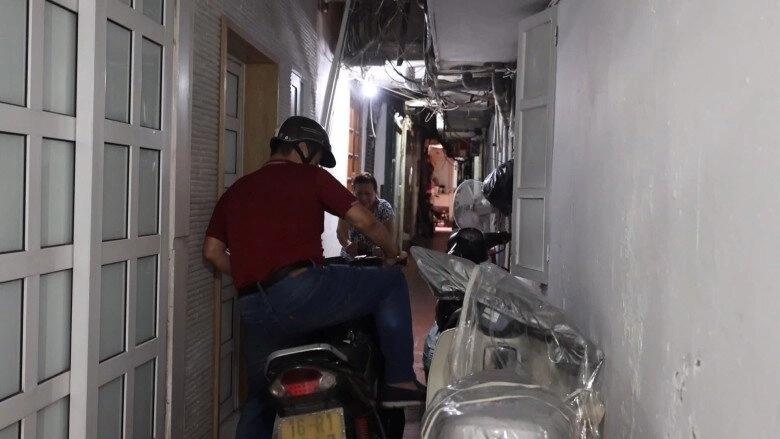 Nsưt chí trung sống bằng lương hưu lấy đâu ra tiền dẫn bạn gái kém 17 tuổi đi du lịch châu âu - 10