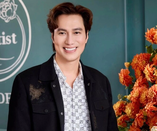 Nsưt việt anh lại gây chú ý khi xuất hiện ở sự kiện bởi vẻ ngoài bóng bẩy dính như sam với quỳnh nga - 1