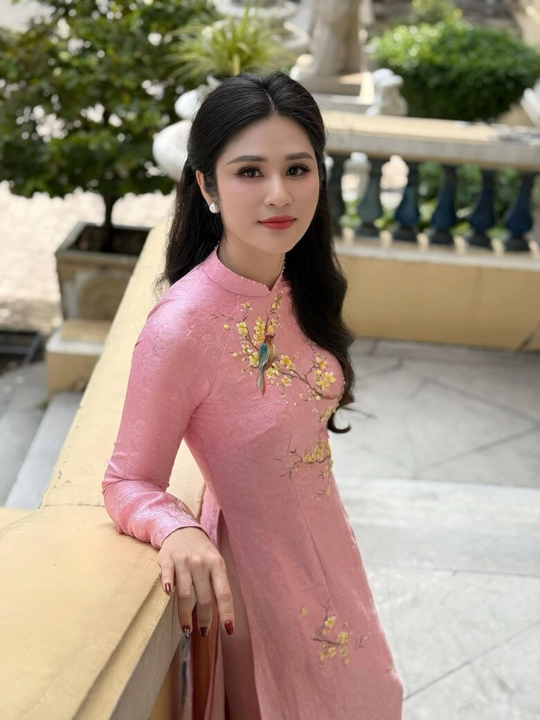 Nữ btv thời sự 19h gây sốt với chiếc áo dài đỏ kín tiếng đời tư ảnh ngoài đời cũng cực khí chất - 6