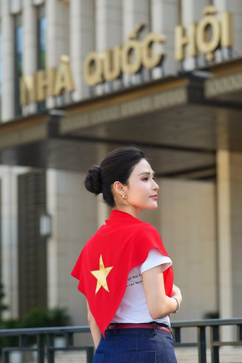 Nữ btv thời sự 19h gây sốt với chiếc áo dài đỏ kín tiếng đời tư ảnh ngoài đời cũng cực khí chất - 9