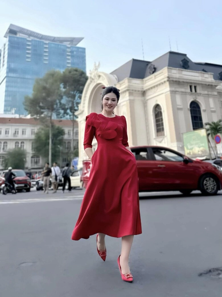 Nữ btv thời sự 19h gây sốt với chiếc áo dài đỏ kín tiếng đời tư ảnh ngoài đời cũng cực khí chất - 14