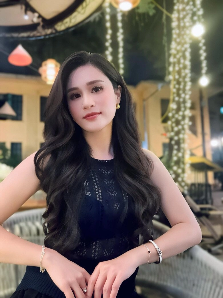 Nữ btv thời sự 19h gây sốt với chiếc áo dài đỏ kín tiếng đời tư ảnh ngoài đời cũng cực khí chất - 19