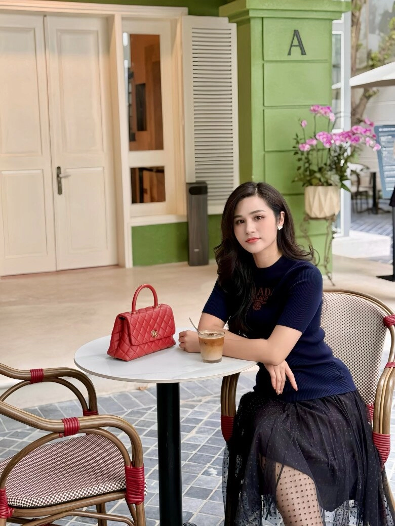 Nữ btv thời sự 19h gây sốt với chiếc áo dài đỏ kín tiếng đời tư ảnh ngoài đời cũng cực khí chất - 20