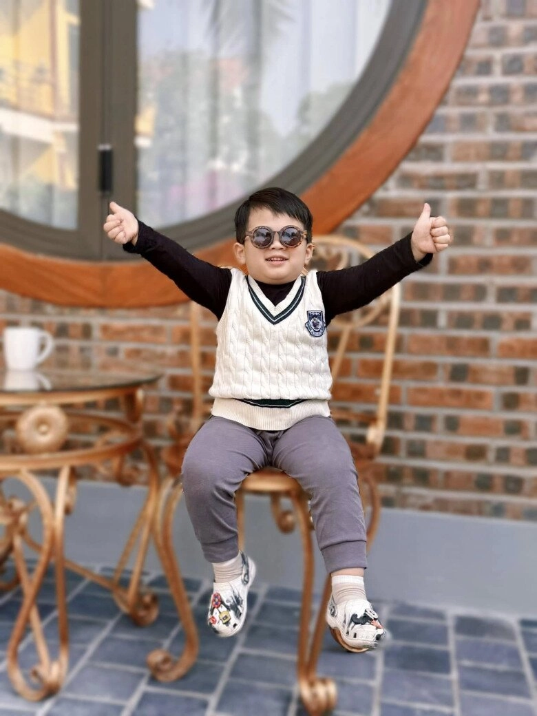 Nữ btv thời sự 19h gây sốt với chiếc áo dài đỏ kín tiếng đời tư ảnh ngoài đời cũng cực khí chất - 24