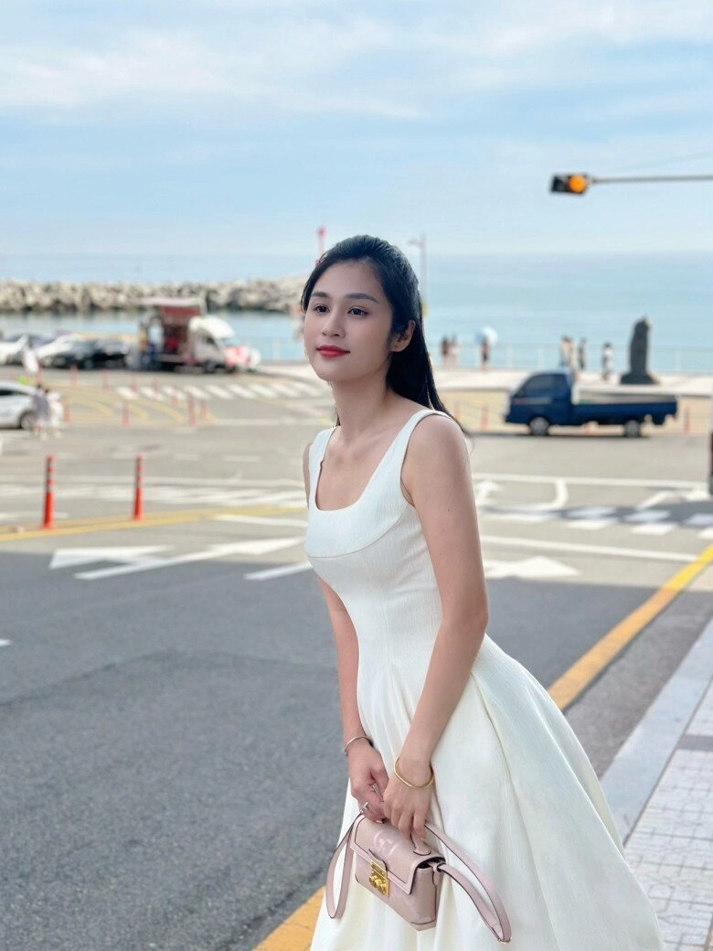 Nữ btv thời sự 19h gây sốt với chiếc áo dài đỏ kín tiếng đời tư ảnh ngoài đời cũng cực khí chất - 28