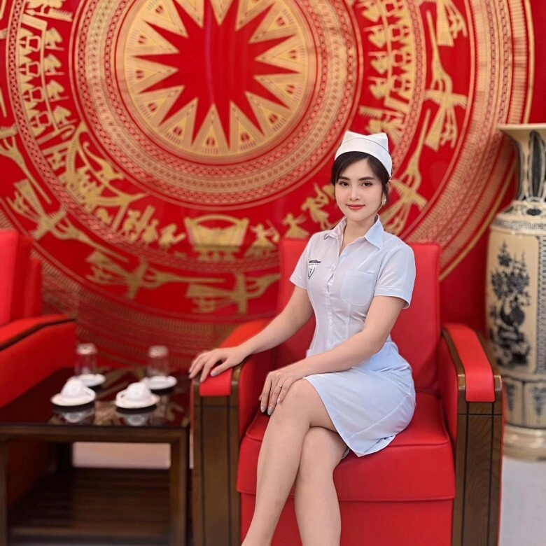 Nữ chiến sĩ bảo vệ quân kỳ flex nhà 3 đời tham gia diễu binh nhan sắc ngoài đời quyến rũ khó cưỡng - 9