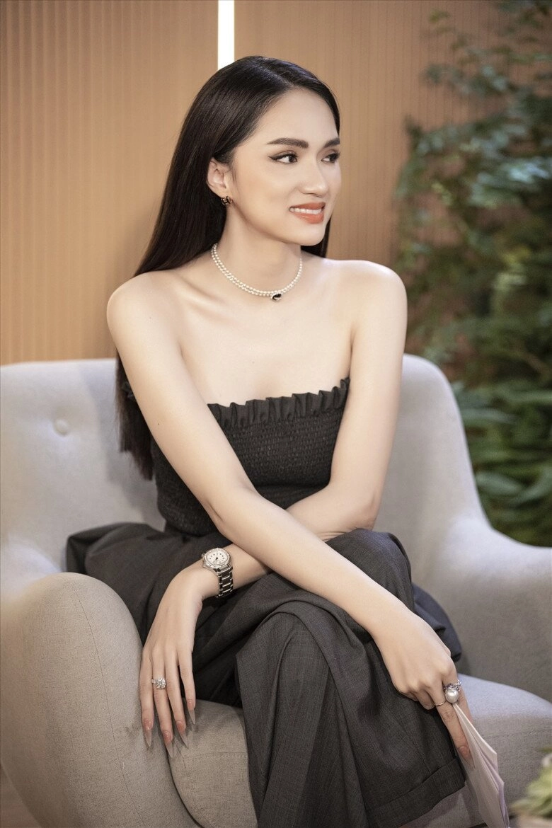 Nữ chính đi giữa trời rực rỡ lộ chi tiết bất thường trên tay vì sao khán giả lại nhớ tới hương tràm - 10