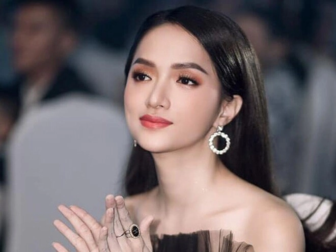 Nữ chính đi giữa trời rực rỡ lộ chi tiết bất thường trên tay vì sao khán giả lại nhớ tới hương tràm - 13