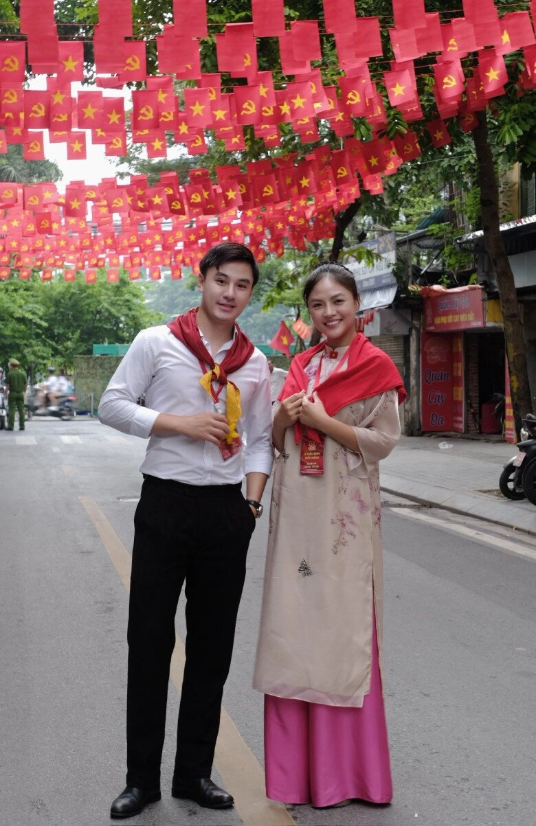 Nữ diễn viên đi đầu khối nghệ sĩ ở tổng duyệt a80 là mẹ đơn thân giàu xinh nhất nhì vfc mẹ ruột là thượng tá - 2