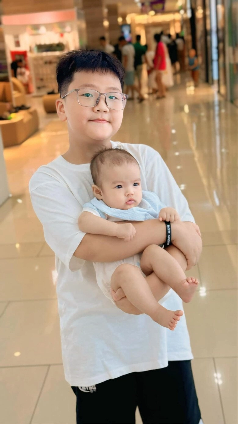 Nữ diễn viên đi đầu khối nghệ sĩ ở tổng duyệt a80 là mẹ đơn thân giàu xinh nhất nhì vfc mẹ ruột là thượng tá - 9