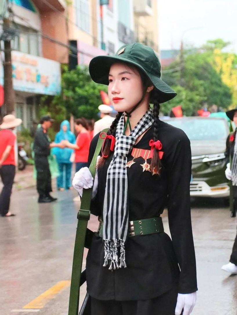 nữ du kích miền nam vinh dự 3 lần tham gia diễu binh gây sốt mạng - 6