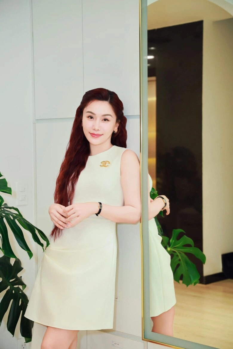 Nữ mc ăn món lòng se điếu hút 4 triệu lượt xem 40 tuổi vẫn trẻ như gái đôi mươi là phú bà miền tây - 5