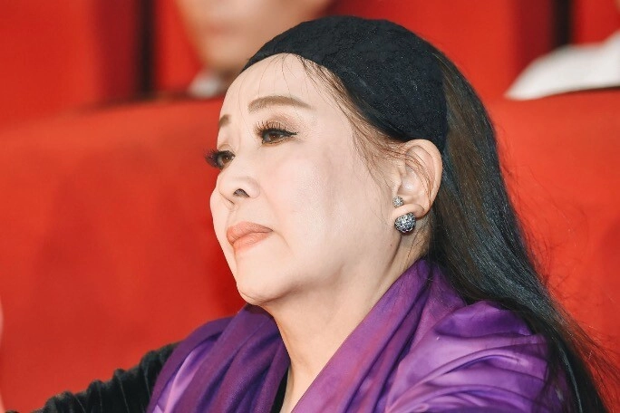 Nữ nsnd từng chịu tiếng oan khi chồng cũ qua đời 67 tuổi mới được làm cô dâu giờ sống trong nhà vườn 1000m2 - 4