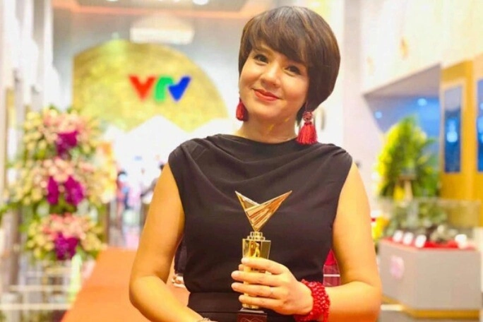 Nữ nsưt là btv huyền thoại đời đầu của vtv tình duyên lận đận nay viên mãn bên chồng 2 là tiến sĩ hóa học - 4
