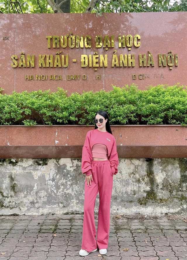 Nữ quản lý sòng bạc xinh đẹp khiến ông trùm mê trong độc đạo ngoài đời có nhan sắc thế nào - 8