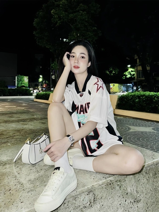 Nữ quản lý sòng bạc xinh đẹp khiến ông trùm mê trong độc đạo ngoài đời có nhan sắc thế nào - 15