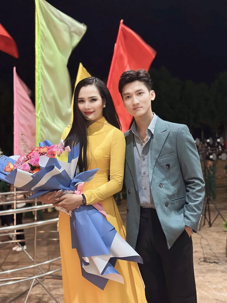 Nữ thiếu tá có giọng đọc chạm đến trái tim tại a80 nhan sắc đẹp như hoa hậu tiết lộ bí quyết 0 đồng để trẻ hơn tuổi - 3
