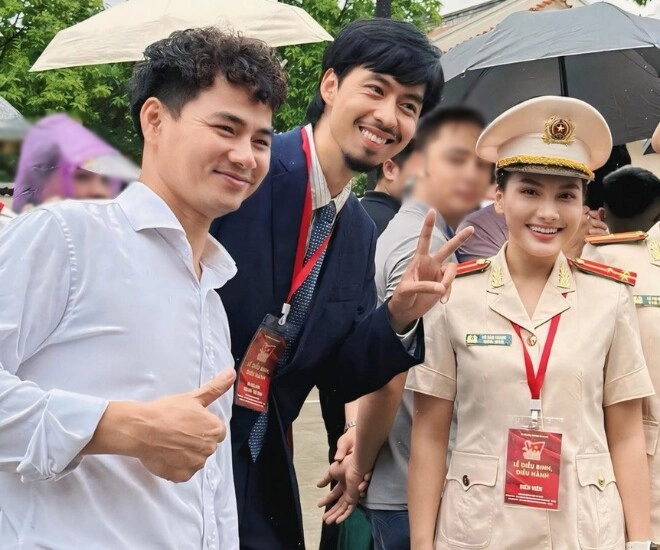 Nữ thượng úy tham gia lễ báo công dâng bác là người đẹp vtv có hôn nhân màu hồng bên chồng từng làm công an - 1